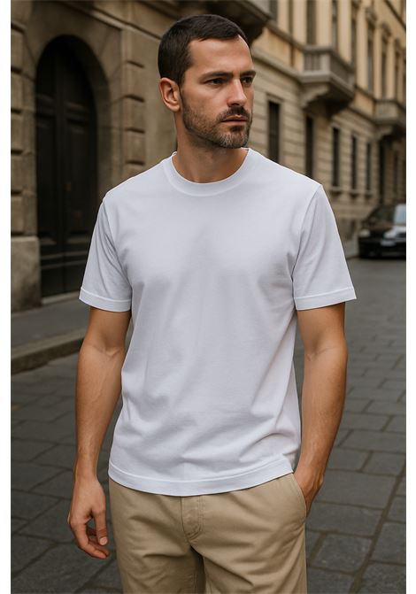 White men's Paolo Pecora T-shirt in pure cotton jersey. Minimal design with no breast pocket, center back seam and tailored details made in Italy. PAOLO PECORA |  | F022 41381101